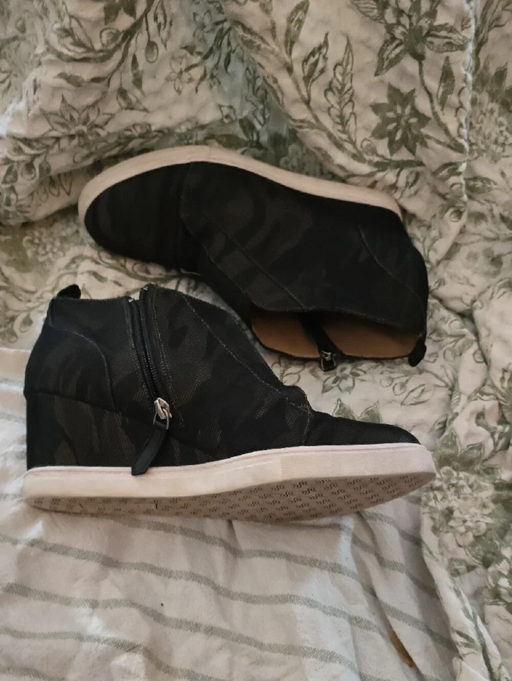 Women's Size 9 High-Top Wedge Sneakers - Black Camouflage